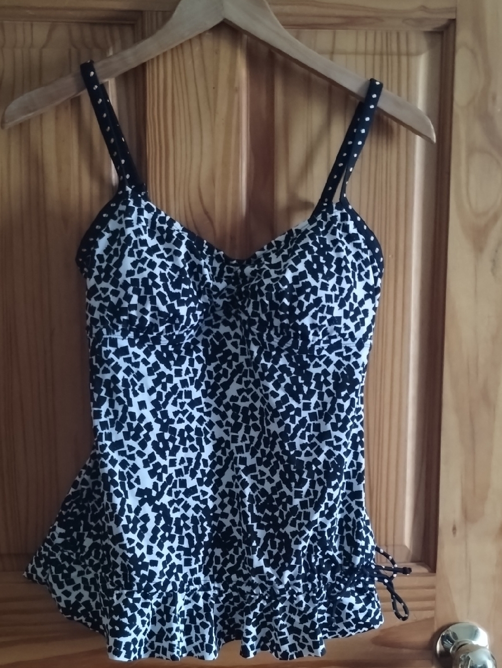 24th & Ocean Black and White Printed Tankini Top